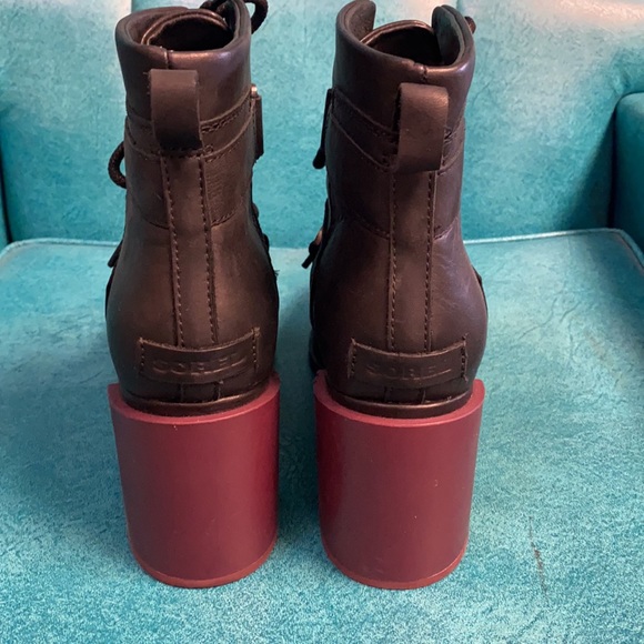 Sorel boots. Size 10 - Picture 2 of 6